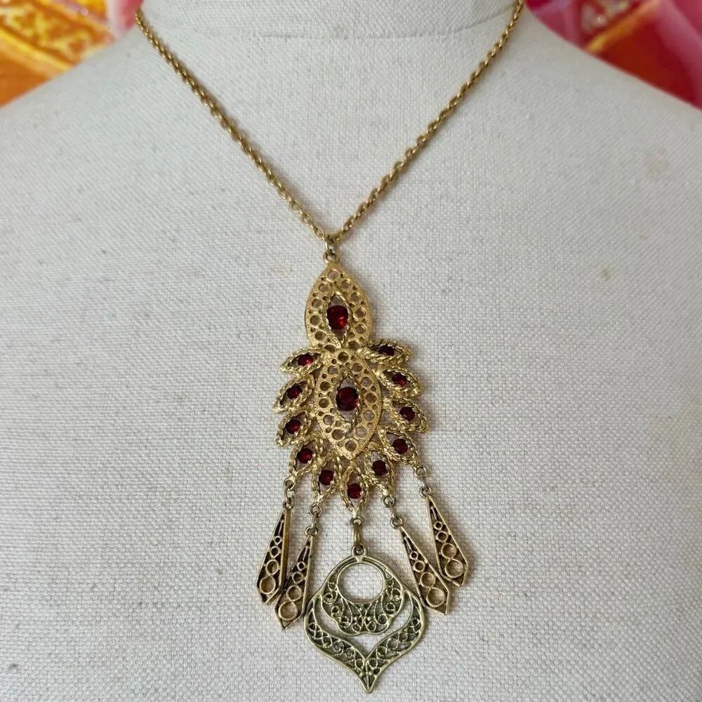 Vintage Gold Tone Ruby Red Statement Pendant Necklace